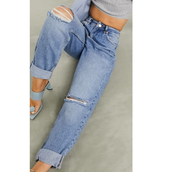 🦋HIGH RISE MOM JEAN'S IN MIDWASH WITH RIPS🦋 - Picture 2 of 6